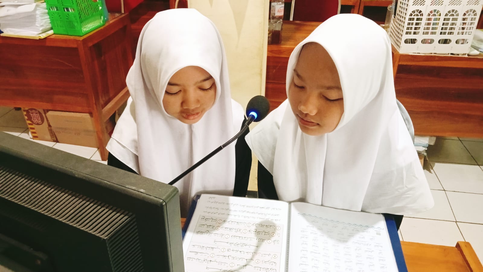 You are currently viewing Kegiatan Berdo’a Sebelum Pelaksanaan KBM di MTsN 2 Pasuruan Gedung 2