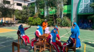 Read more about the article Semarak Kemerdekaan, MTsN 2 Pasuruan Gelar Lomba Ketangkasan dan Kekompakan